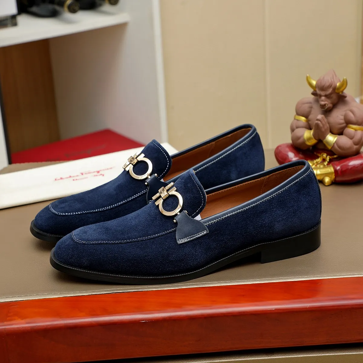 Men's shoes💰420🔥Ferragamo new men's formal shoes🇨🇳Official website original 1:1 mold opening, original quality💯Fine workmanship, high-end luxury shoes☘ The surface is made of imported Italian first-layer cowhide🌴🐑Leather lining🍓Rubber wear-resistant and non-slip outsole, breathable and comfortable to wear🍍The first choice for high-grade men, size 39-45 (38.46. Can be customized)